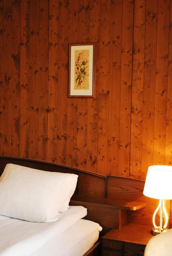 Rooms With Private Bathrooms Saas im Prattigau 外观 照片