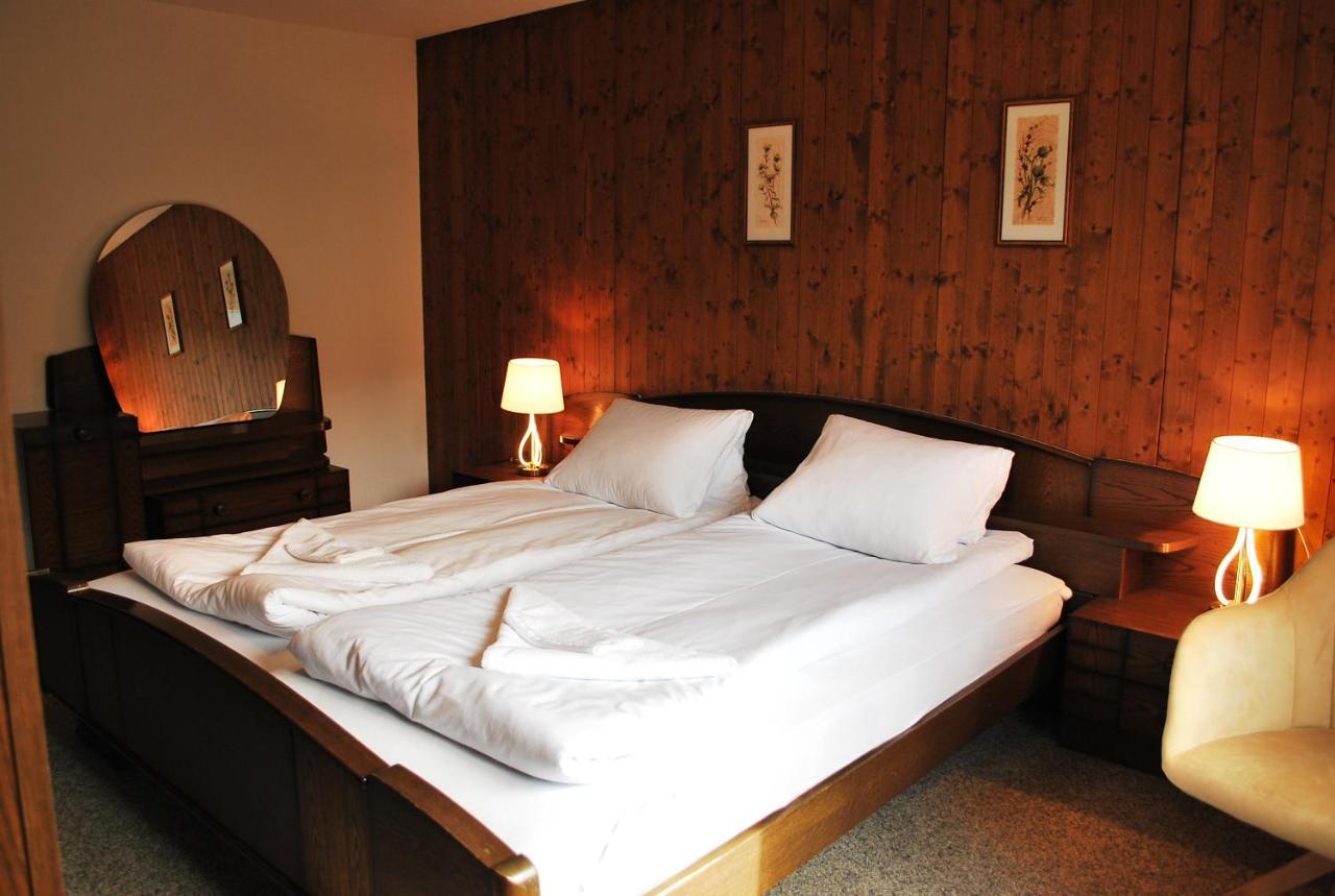 Rooms With Private Bathrooms Saas im Prattigau 外观 照片