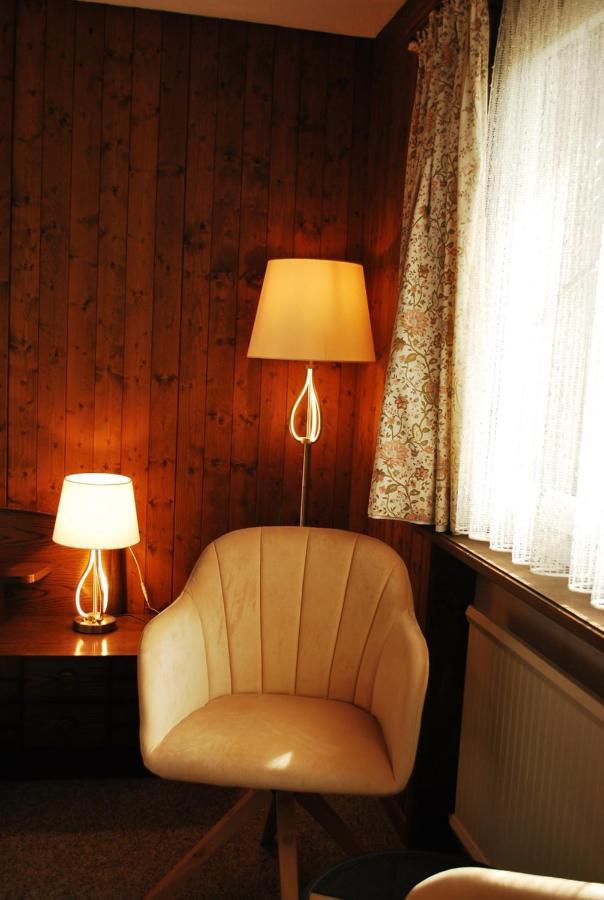 Rooms With Private Bathrooms Saas im Prattigau 外观 照片