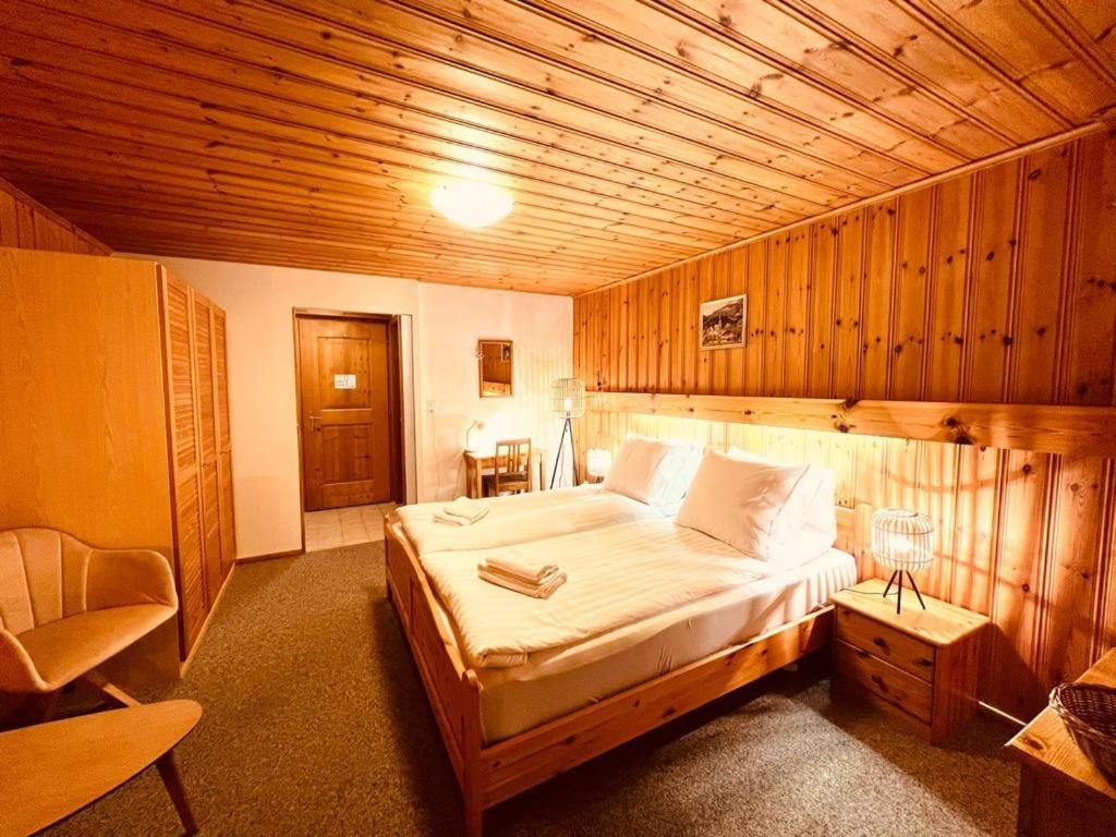 Rooms With Private Bathrooms Saas im Prattigau 外观 照片