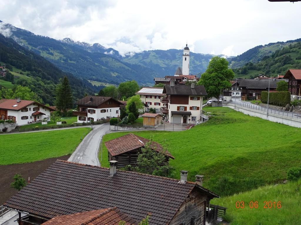 Rooms With Private Bathrooms Saas im Prattigau 外观 照片